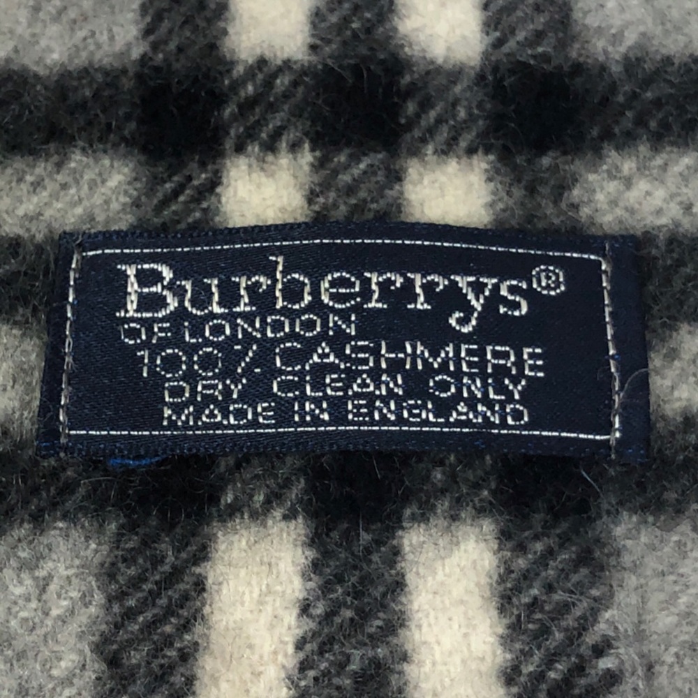 Burberrys London Scraf - Picture 2 of 8